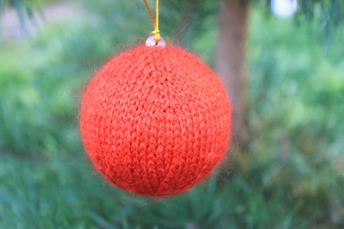 No-Neck Christmas Ornament - A Pattern from Lucky Fox Knits